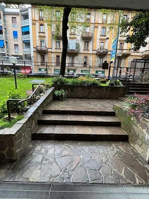 Green Oasis In The Center Of מילאנו דירה